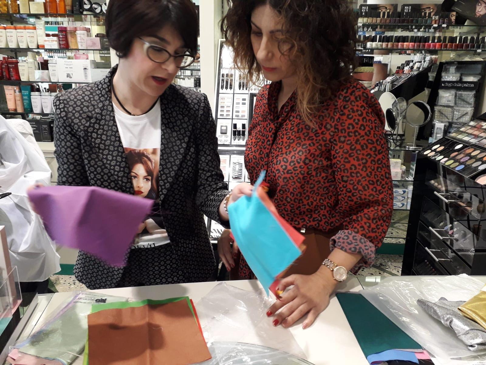 Silvia e Stefania al lavoro